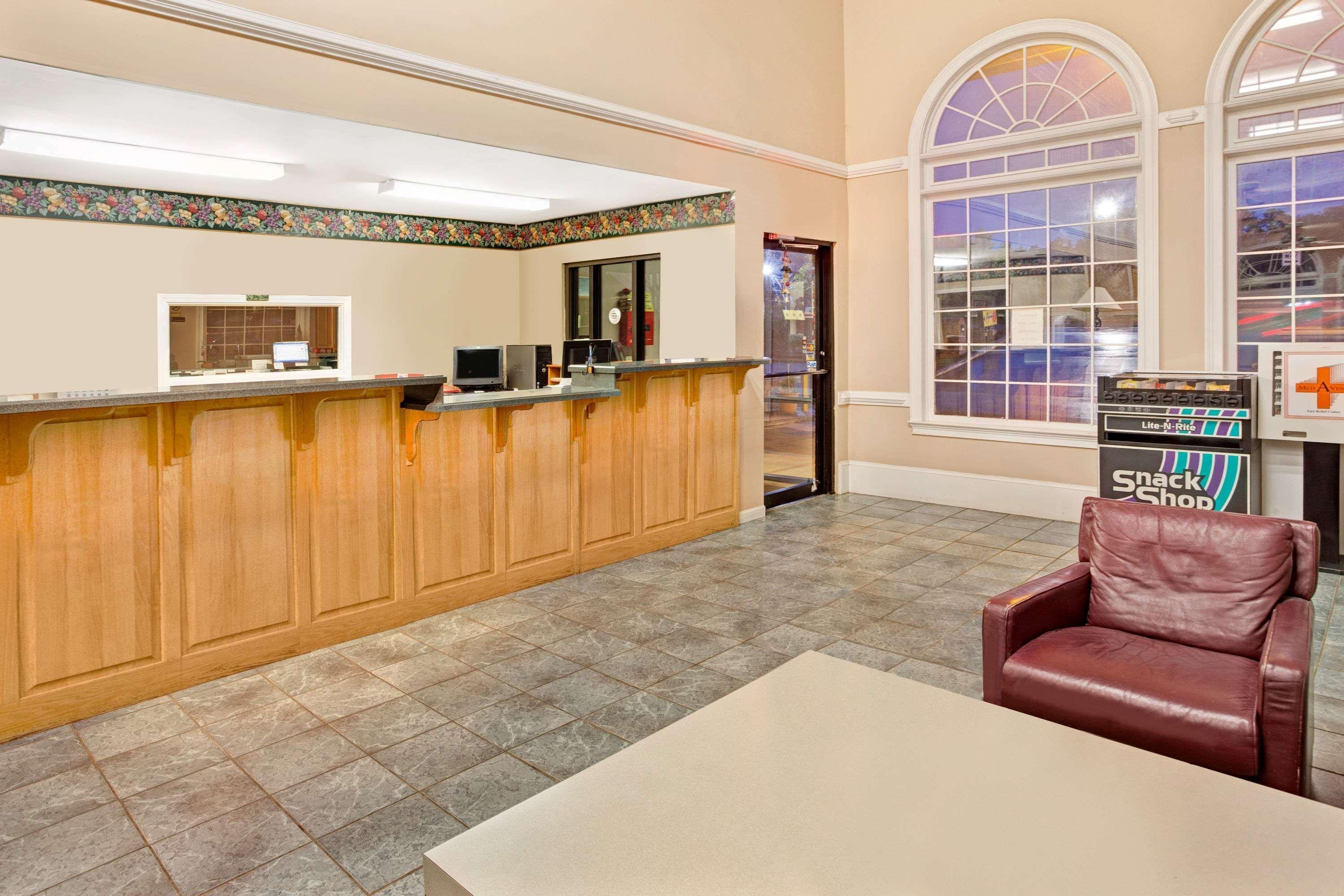 Super 8 By Wyndham Marietta/West/Atl Area Hotel Luaran gambar