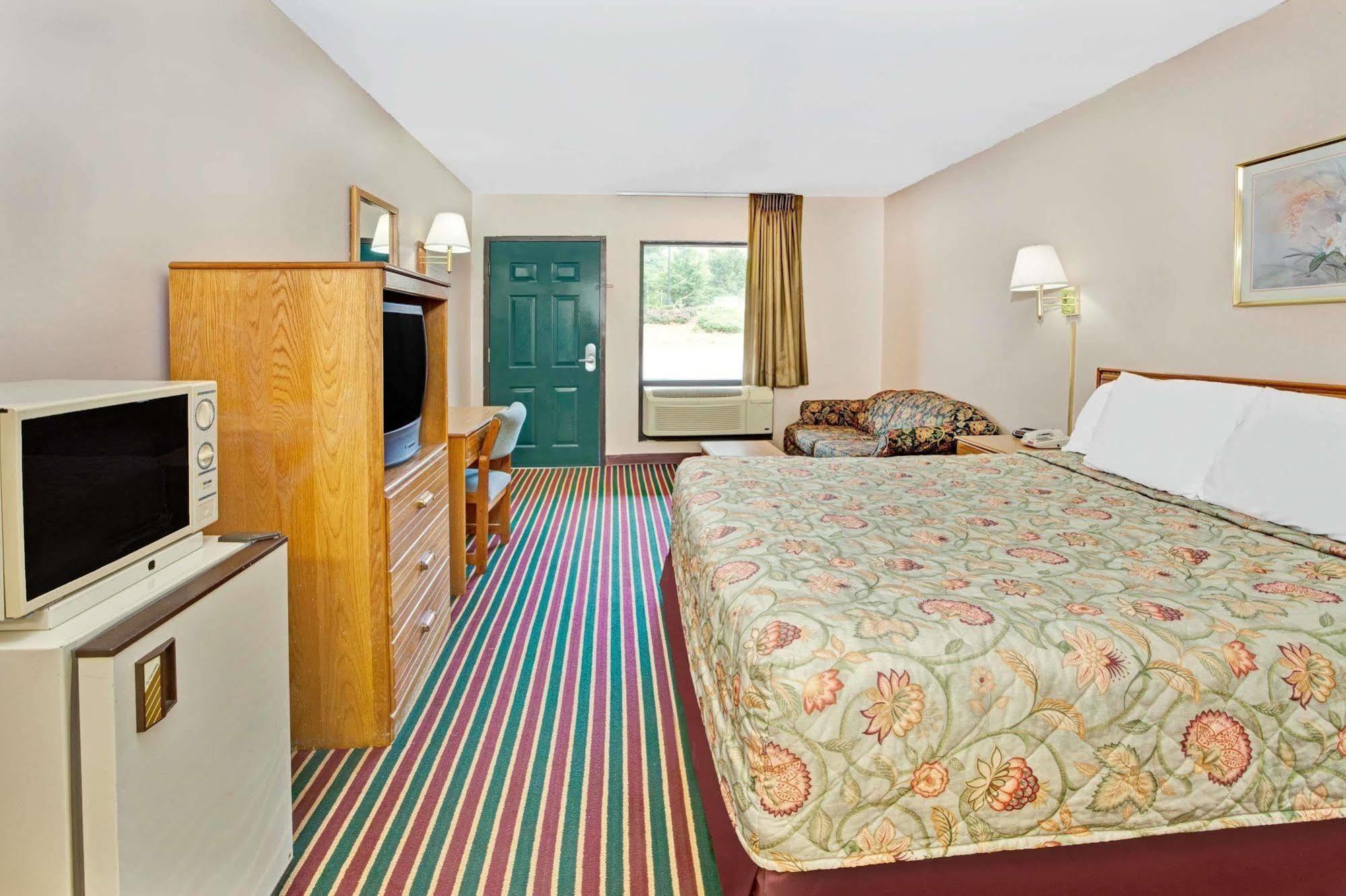 Super 8 By Wyndham Marietta/West/Atl Area Hotel Luaran gambar