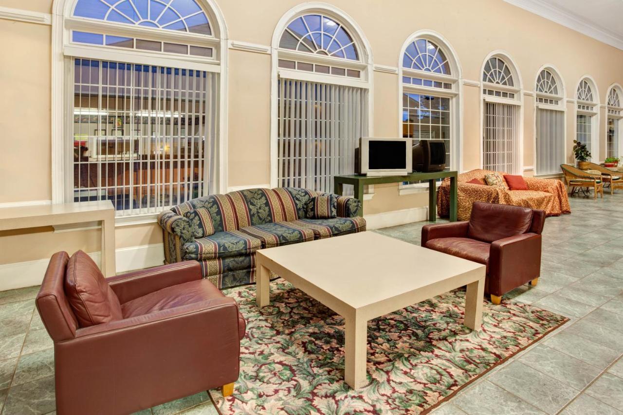 Super 8 By Wyndham Marietta/West/Atl Area Hotel Luaran gambar